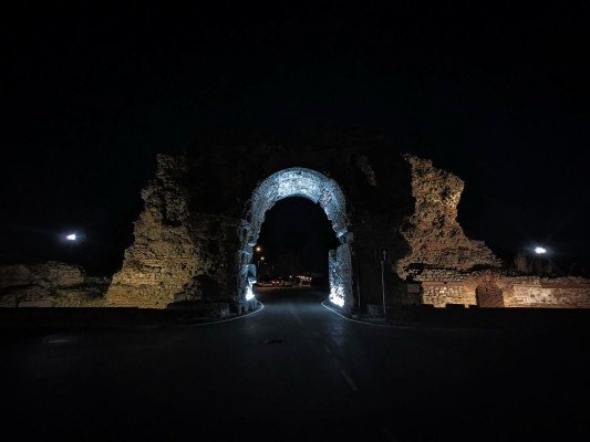 kamilite-glavnata-porta-na-krepostta-i-nai-yark-simvol-na-xisarya-gallery-11