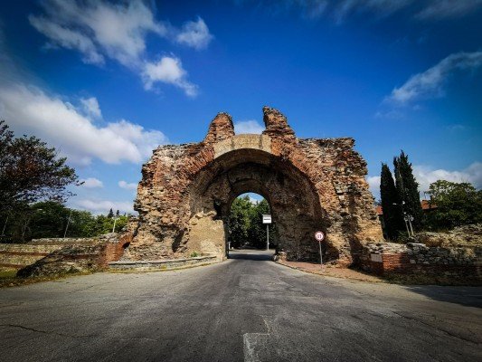 kamilite-glavnata-porta-na-krepostta-i-nai-yark-simvol-na-xisarya-gallery-11